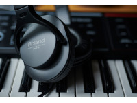 <b>Roland RH-5 auscultadores estudio baratos guitarra bateria pianos sintetizadores estúdio gravação produção DJ BEST-SELLER</b> <b>Roland RH-5 auscultadores estudio baratos guitarra bateria pianos sintetizadores estúdio gravação produção DJ BEST-SELLER</b>